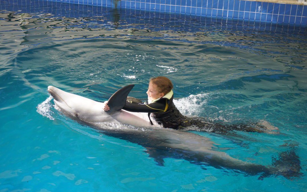 Emkina prvá delfínoterapia